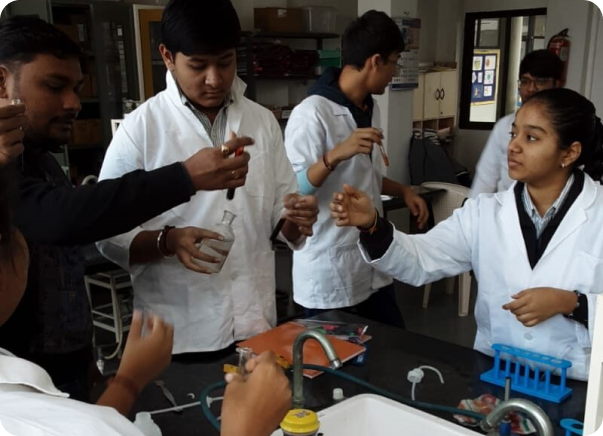 Students are Learn in Chemistry Lab